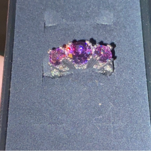 Jewelry - Deep, purple, silver plated fashion ring.